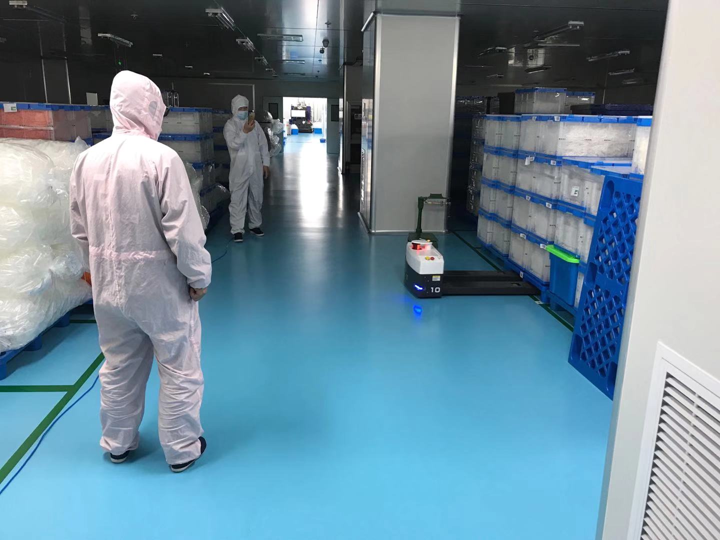 350vip浦京集团官网AGV机器人义不容辞